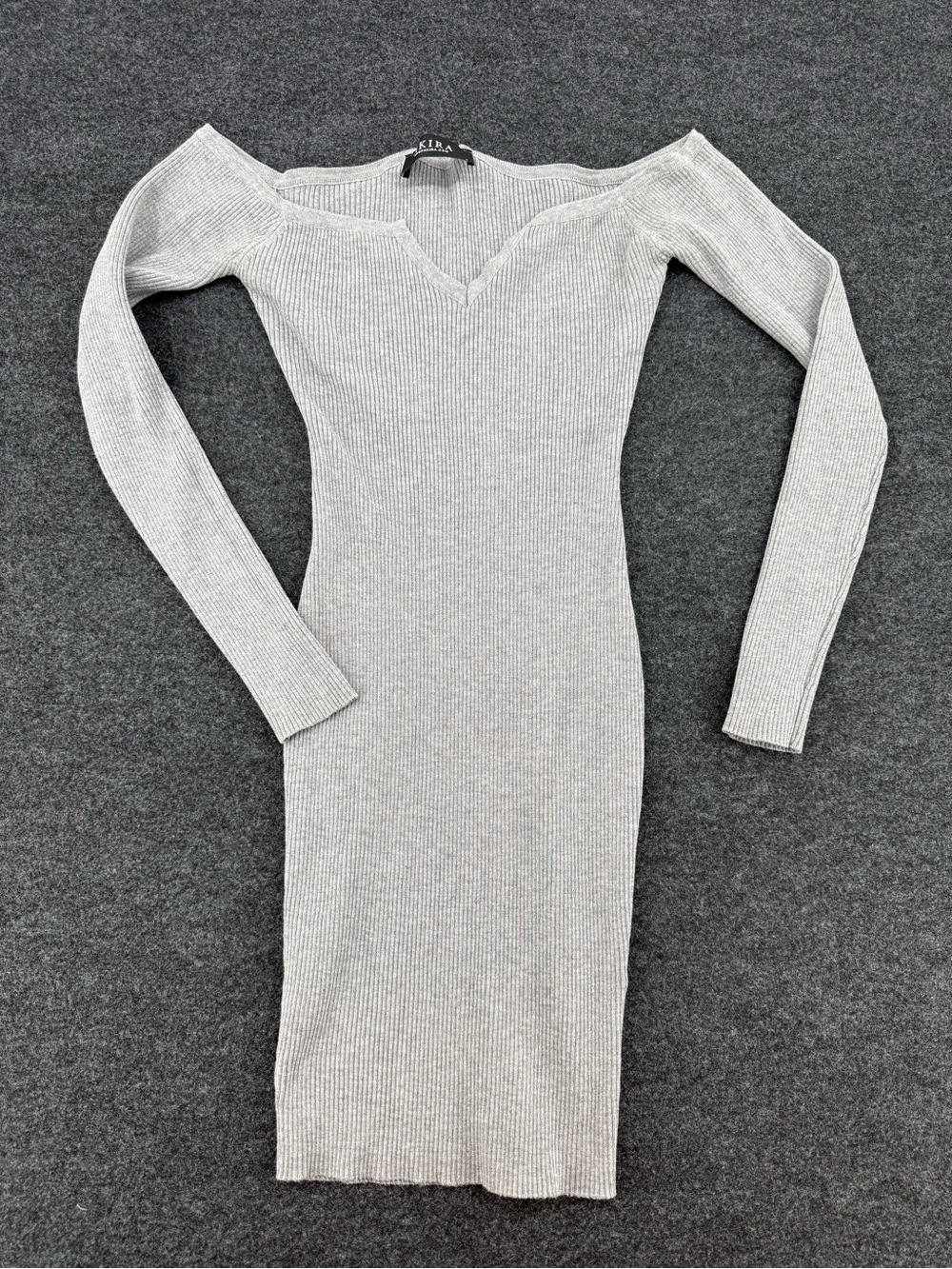 AKIRA Light Gray Ribbed Long-Sleeve Bodycon Dress